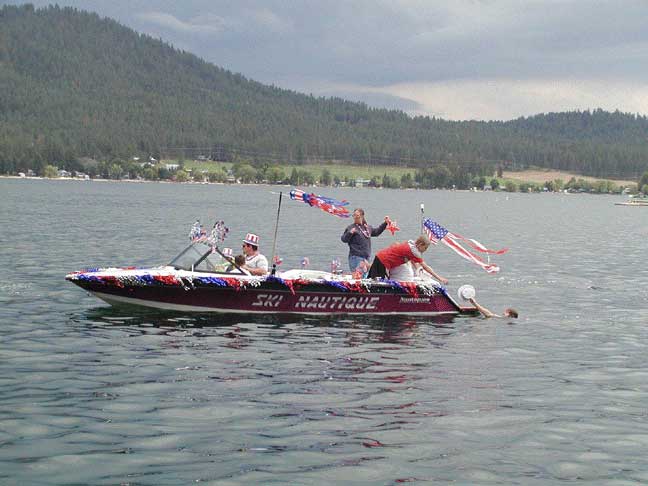 3boatparade2004
