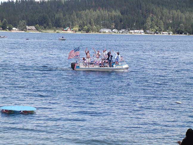 3boatparade2004