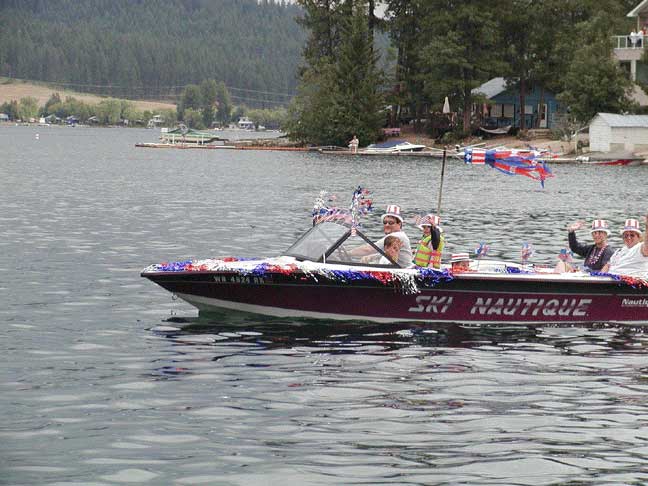 3boatparade2004