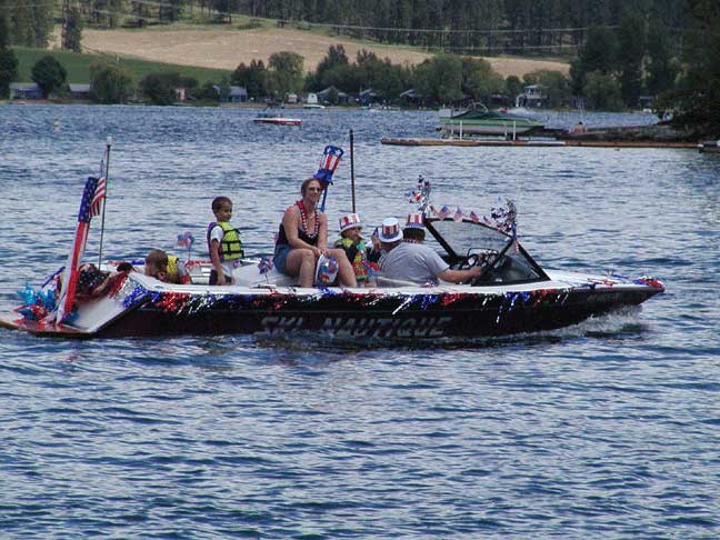 3boatparade2004